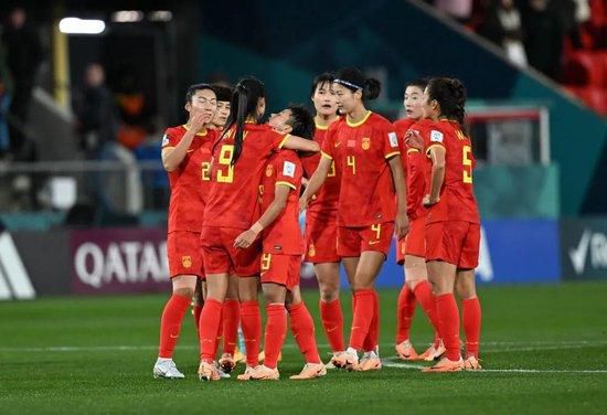 T-34坦克，是第二次世界年夜战前由苏联哈尔科夫共产国际工场设计师米哈伊尔·伊里奇·科什金设计的中型坦克。本片是两辆原型坦克从哈尔科夫，自走到莫斯科参审的传奇履历……